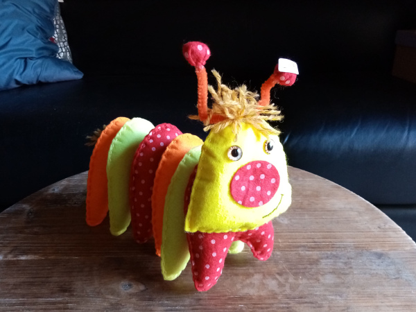 Mille-pattes jaune
